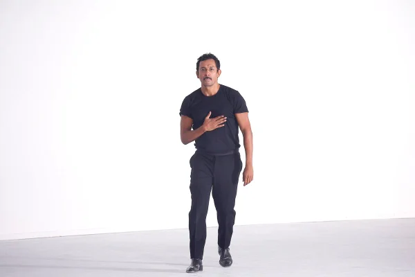 Na imagem com cor, o estilista Haider Ackermann tom ford - Metrópoles