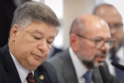 Senador Carlos Viana e o ex-ministro da Previdência na CPMI do INSS 