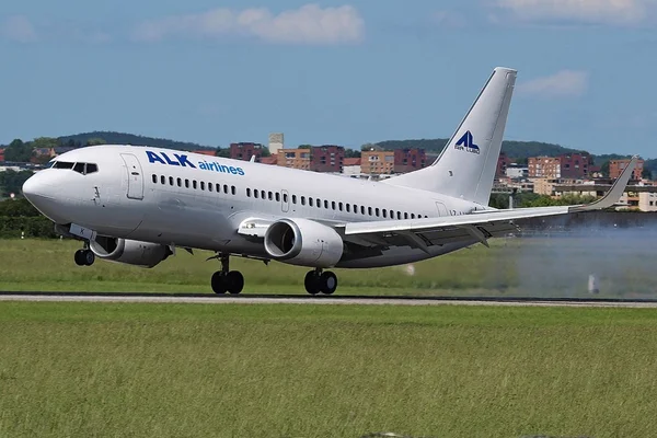 Passageiros filmam desespero em voo durante turbulência severa