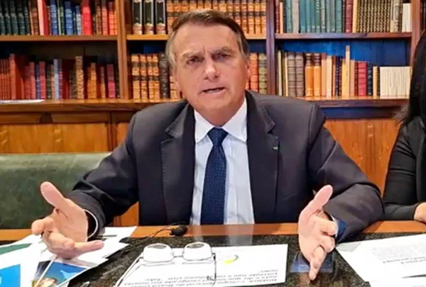 Bolsonaro ataca Lula: “Alguém acredita que vai ganhar a eleição?”