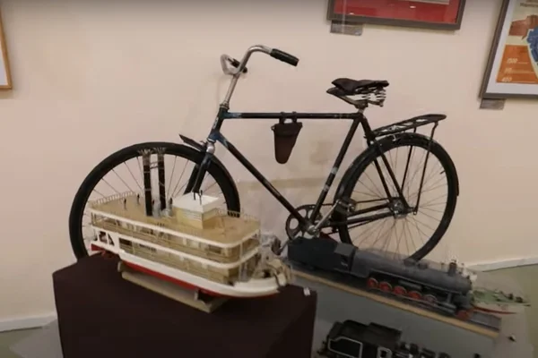 Exposição A preguiça é o motor do progresso