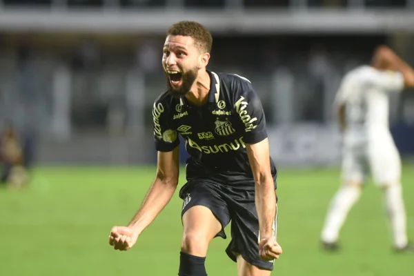 Com gol nos acréscimos, Santos derrota o Grêmio e deixa o Z4