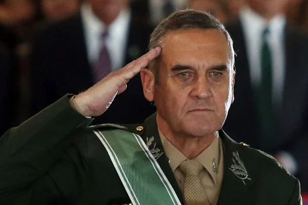 Comandante do Exército se reúne com generais após fala no Twitter