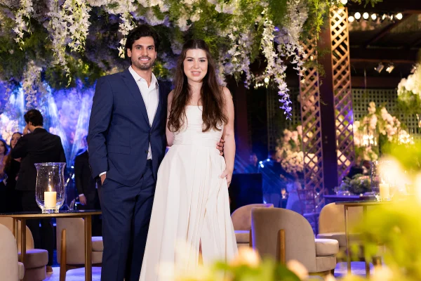 Bella Bittar e Leonardo Lobo oficializam noivado em festa deslumbrante