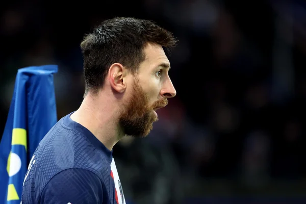 Messi sente coxa e vira dúvida para jogo contra Bayern na Champions