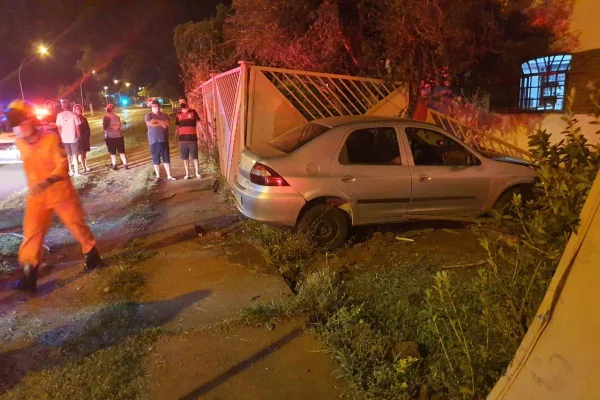 carro e portão