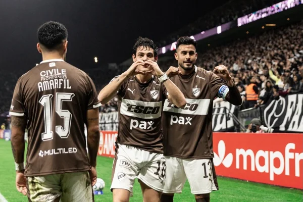 Já classificado, Corinthians perde para o Platense na Libertadores