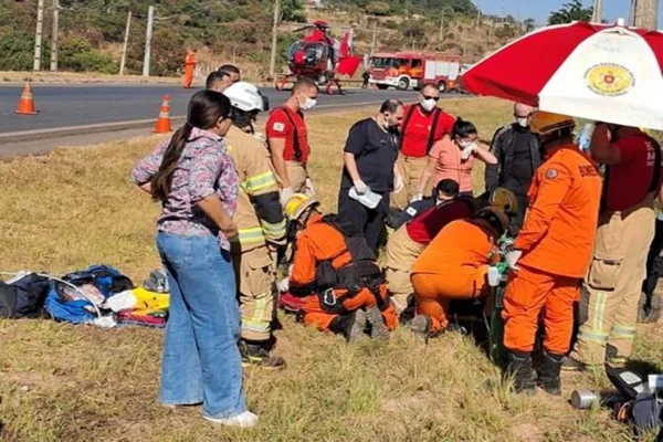 Tragédia: pedestre de 73 anos morre atropelada por carro na BR-020