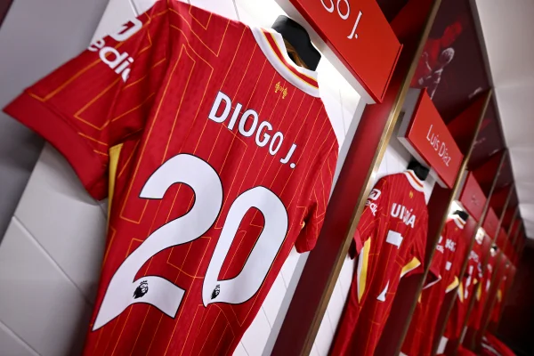 Imagem colorida da camisa do jogador Diogo Jota