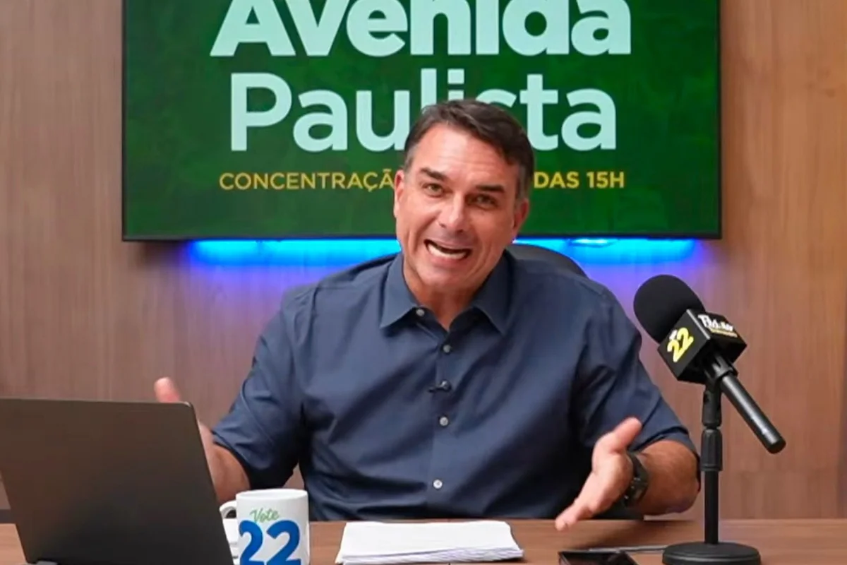 O malabarismo de Flávio: senador cria enredo contra Kassab para a bolha