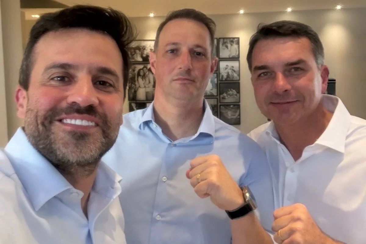 Pablo Marçal, deputado Guilherme Derrite (PP-SP) e senador Flávio Bolsonaro (PL-RJ) Pablo Marçal, deputado Guilherme Derrite (PP-SP) e senador Flávio Bolsonaro (PL-RJ)