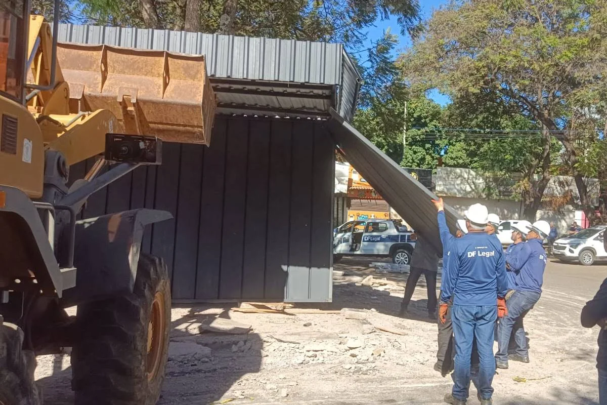Eles estavam concretados ocupando vagas no estacionamento próximo a Feira dos Importados