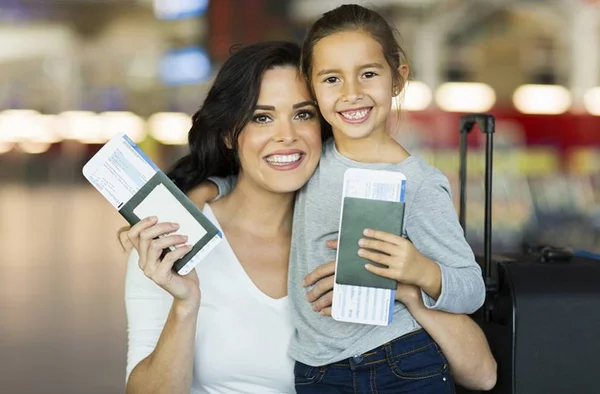Saiba em que casos é necessária a autorização para a viagem dos filhos