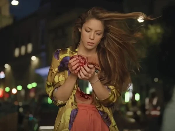 Shakira no clipe de Monotonia (Reprodução: YouTube)