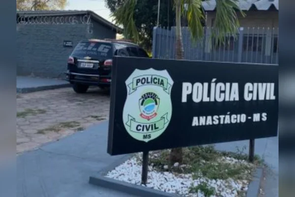Filha é presa suspeita de mandar matar os próprios pais