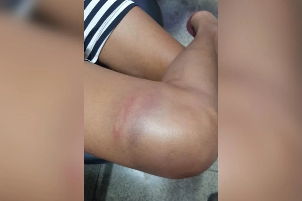 A Polícia Civil de Goiás (PCGO), por meio da Deam de Planaltina, prendeu em flagrante delito, na quinta-feira (17/11), um homem de 27 anos que ameaçou e espancou a esposa com um cabo de vassoura. A Polícia Civil de Goiás (PCGO), por meio da Deam de Planaltina, prendeu em flagrante delito, na quinta-feira (17/11), um homem de 27 anos que ameaçou e espancou a esposa com um cabo de vassoura.
