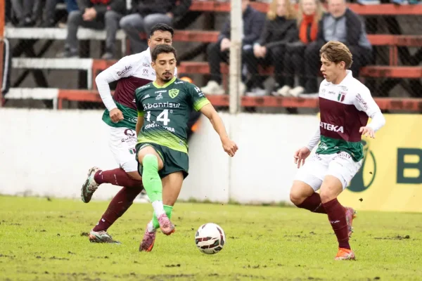 Imagem de jogo entre São Luiz-RS e Blumenau-SC, pela 2ª fase da Série D