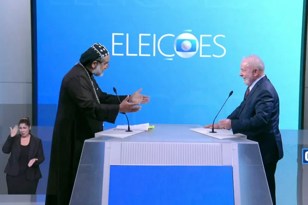 Padre Kelmon Souza e Luiz Inacio Lula da Silva durante debate presidenciaveis eleicoes 2022 TV globo candidatos