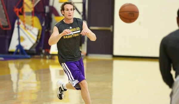 Lakers confirma contratação do brasileiro Marcelinho Huertas
