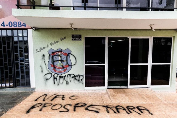 Sinpol-DF é pichado com mensagem polêmica de coronel a delegado