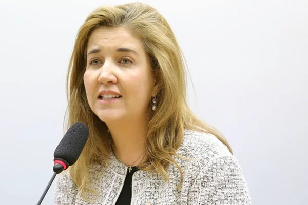 Vice-presidente da OAB-DF usa fake news para criticar STF