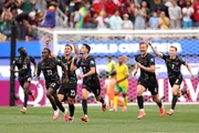 Eustáquio e demais jogadores do Canadá comemoram gol da classificação Eustáquio e demais jogadores do Canadá comemoram gol da classificação