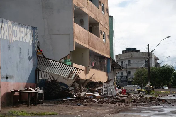 Prédio que desabou no DF não tinha registro de construção do 5º andar
