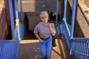 Madonna no clipe da música Papa Don't Preach (1986)