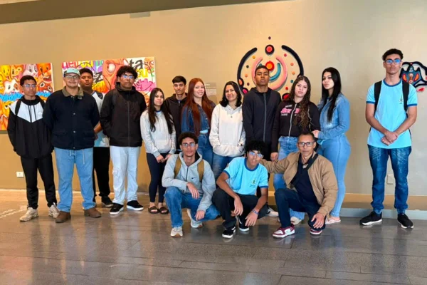Alunos do CEM 404 de Santa Maria visitam mostra artística no DF 