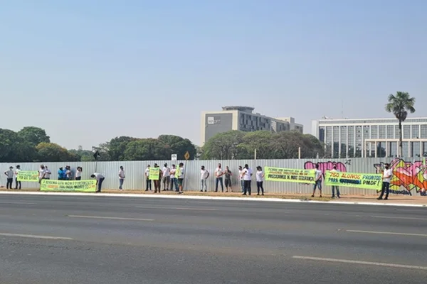 Protesto em frente ao Buriti