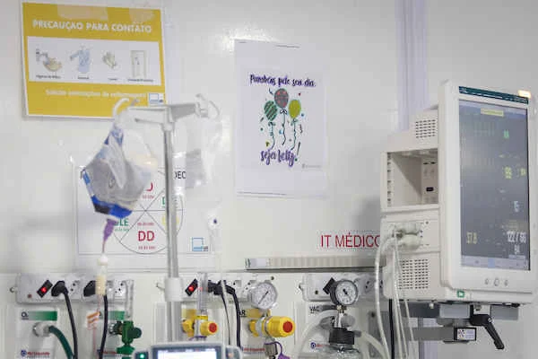 Fotos da família, música e afeto. Hospital humaniza internação de pacientes com Covid - imagem 12 Fotos da família, música e afeto. Hospital humaniza internação de pacientes com Covid - imagem 12