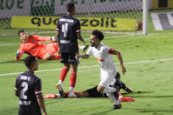 Bragantino surpreende o líder São Paulo e vence por 4 x 2 no Brasileirão