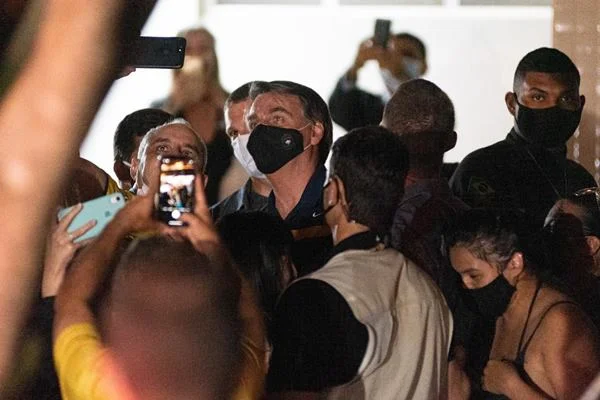 Bolsonaro visita PGR: Aras vai se posicionar sobre celular do presidente
