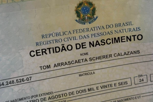 Marido de Isa Scherer trolla esposa ao nomear filho de Arrascaeta