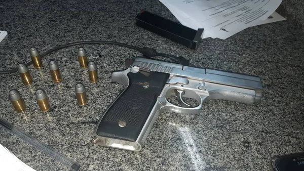 PMDF encontra arma de uso restrito em festa regada a álcool e drogas