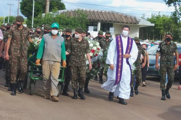 Enterro de militar morto no DF