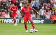 Demetri Mitchell atualmente defende o Leyton Orient