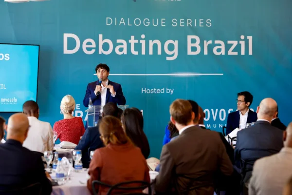 Renan Santos no evento Debating Brazil