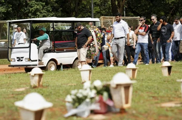 Empresário assassinado por servidor do Senado é enterrado no DF