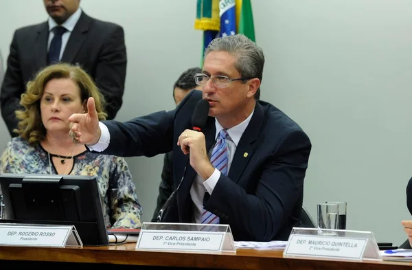 Discussão do impeachment em comissão deve durar 30 horas