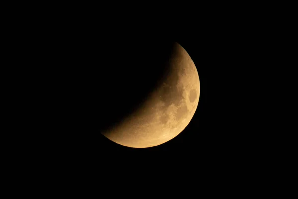 Eclipse total da Lua foi visto no Brasil e no mundo todo. Veja fotos