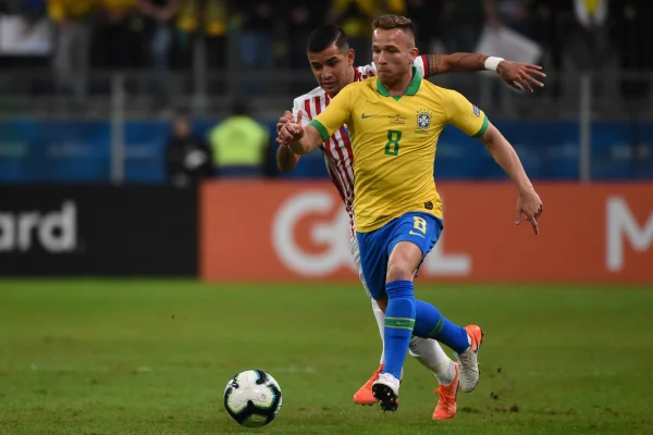 Foto colorida de Arthur Melo em jogo da Seleção Brasileira - Metrópoles