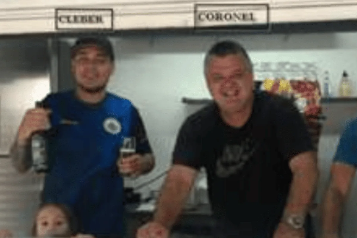 Cléber ao lado de Pereira Martins Cléber ao lado de Pereira Martins