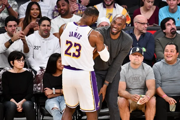 Rei e Mamba: LeBron dá show para Kobe Bryant em vitória do Lakers