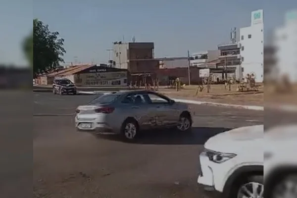 Imagem colorida de perseguição policial