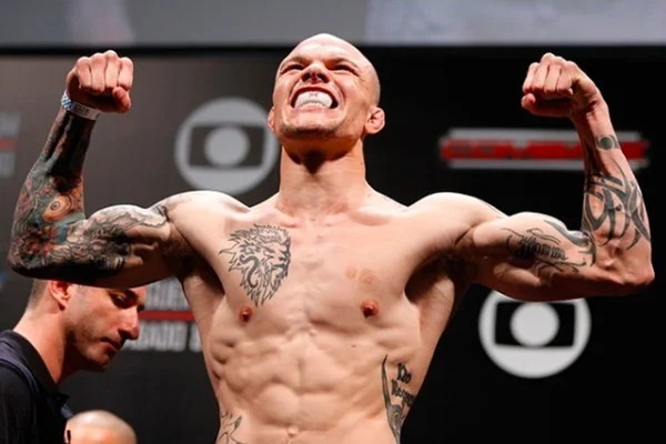 Anthony Smith em pesagem no UFC
