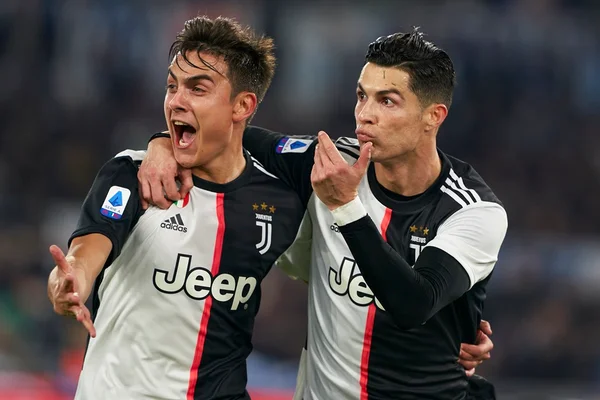 Dybala e Cristiano Ronaldo comemoram gol juntos