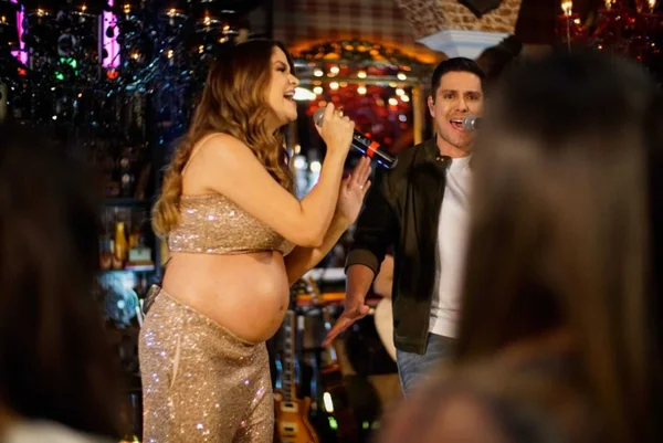 Aos 6 meses de gravidez, Maria Cecília grava novo EP com Rodolfo