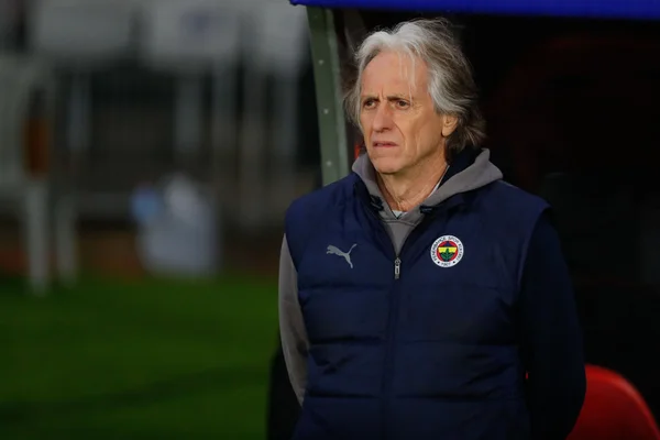 Jorge Jesus anuncia saída do Fenerbahçe após título