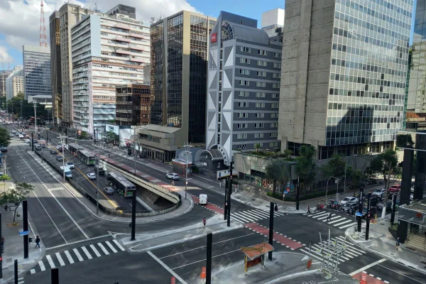 Avenida Paulista próximo ao cruzamento com a Bela Cintra - Metrópoles